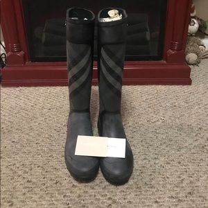 Beautiful Burberry rain boots